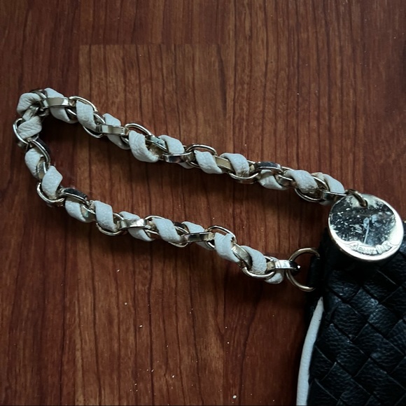 Deux Lux Black Woven wristlet with white trim and chain handle - Picture 6 of 7